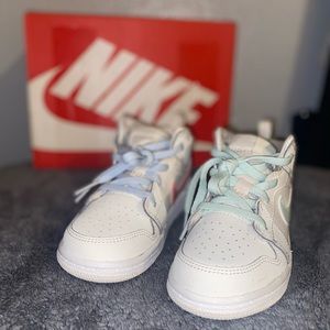 Kids Nike high top size 9 color white with blue, teal, purple and pink